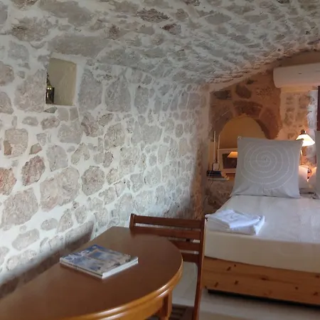 Apartament Amalia Chalki Town