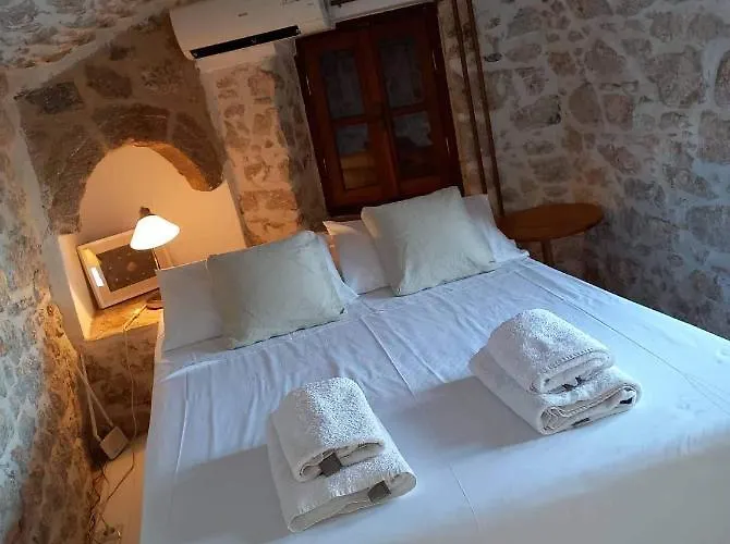 Amalia شقة Chalki Town