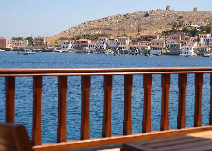 Amalia شقة Chalki Town